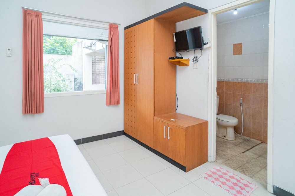 Фото RedDoorz near Rumah Sakit Baptis Kediri