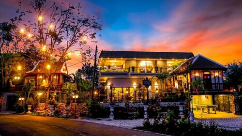 Гостиница Jungle Moon Boutique Homestay в Саттахипе