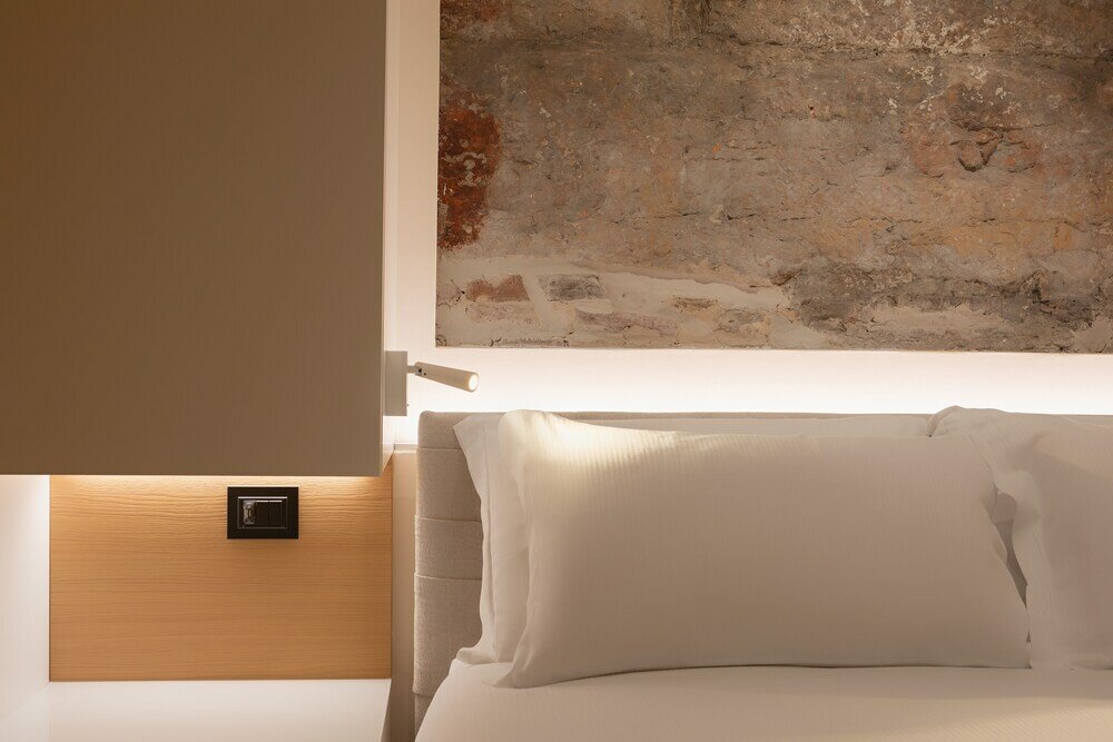 Фото 1881 Luxury Suites