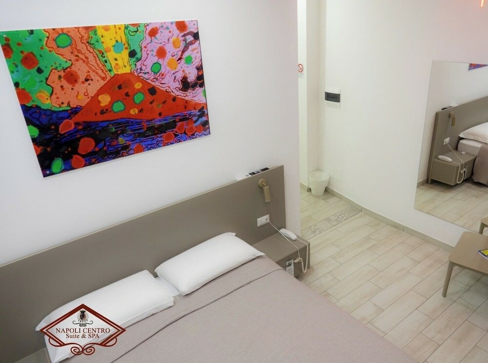 Фото Napoli Centro Suite & SPA