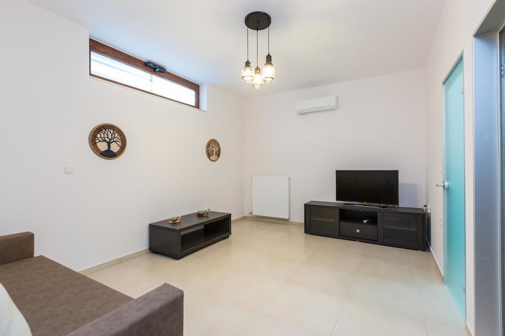 Фото Rodi Luxury Stone Villa