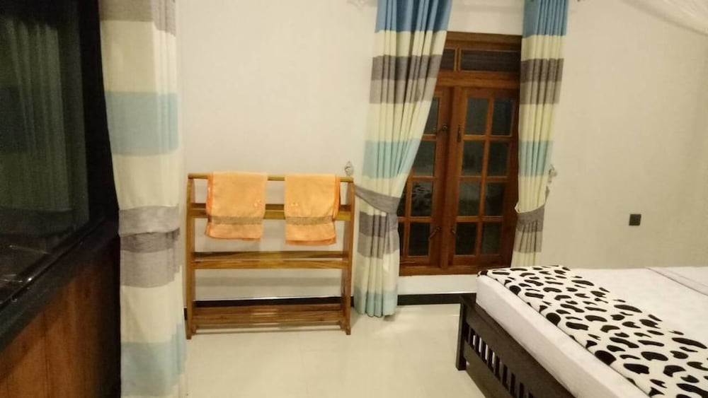 Фото Cloudy Hill Cottage