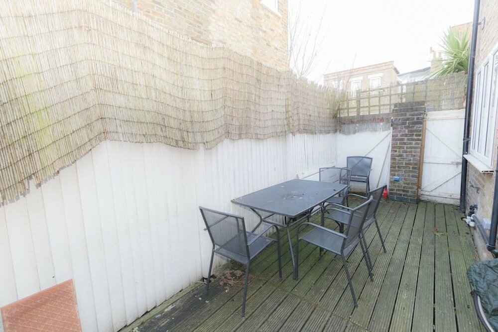 Фото Modern stylish and luxurious 1 bed flat