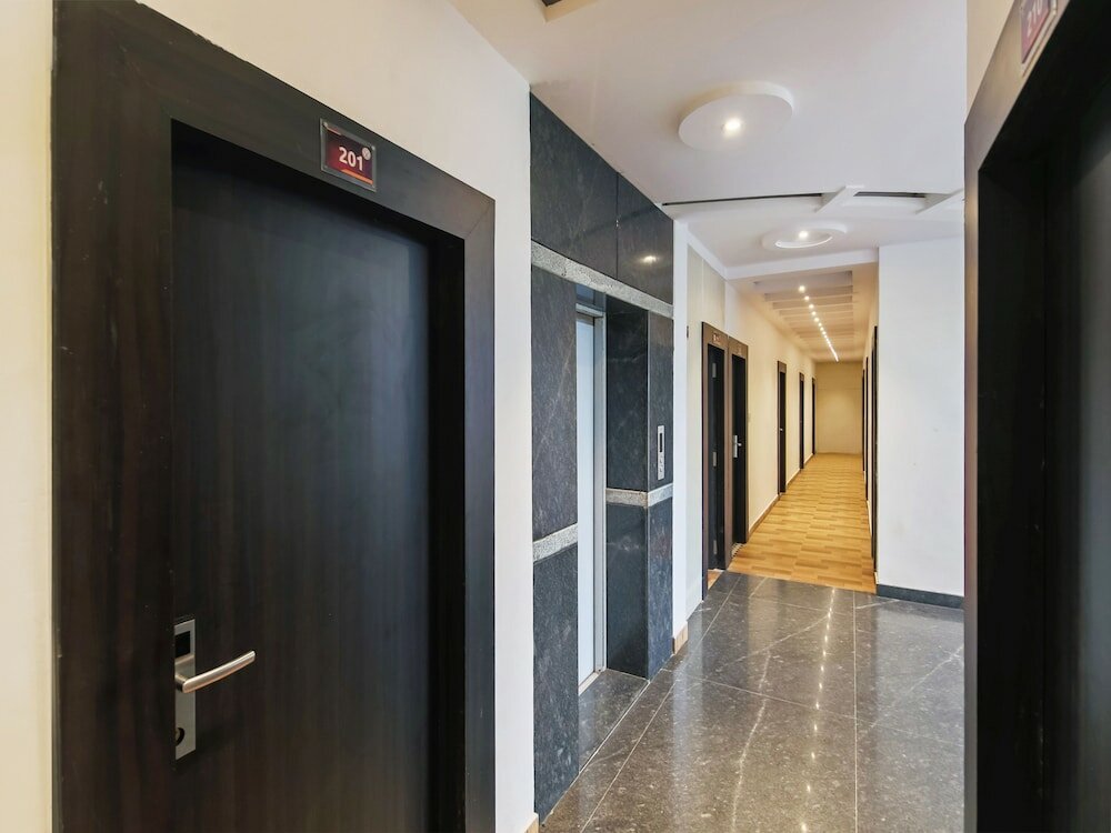 Фото Capital O 35621 Hotel Durga International