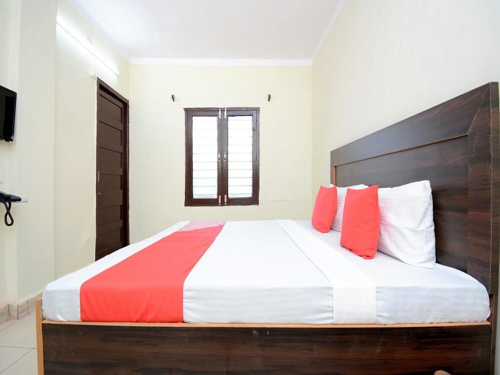 Фото Oyo 30943 Hotel Tourist