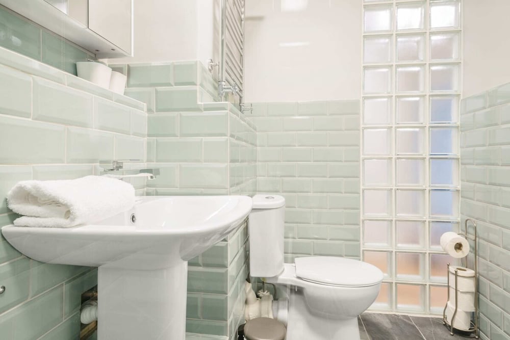 Фото Modern 3 Bedroom Apartment in Holborn