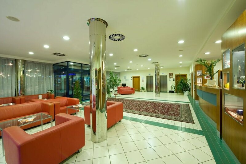 Гостиница Ramada by Wyndham Airport Prague в Праге