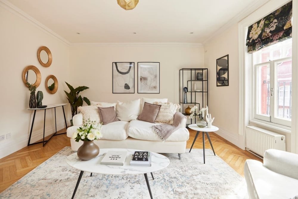 Фото The Hyde Park Mansion Place - Lovely 3bdr Flat