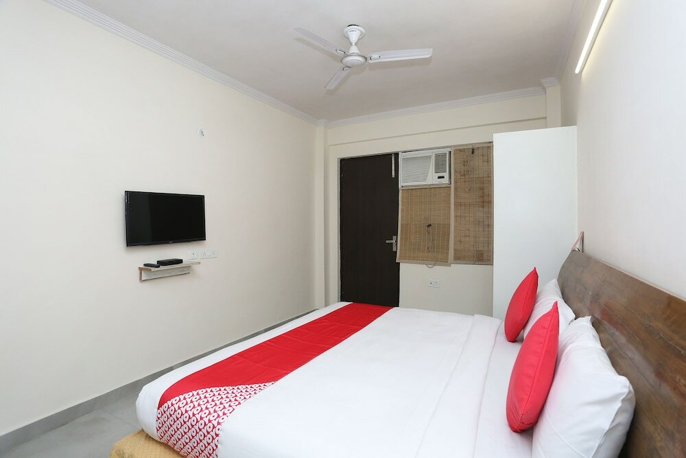 Фото Oyo 28670 Hotel Dev Palace