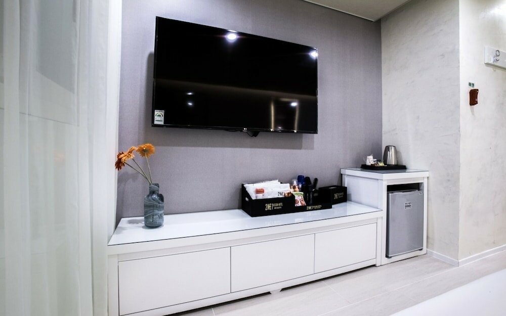 Фото Design Hotel 2ne1 Jukdo Market Pohang