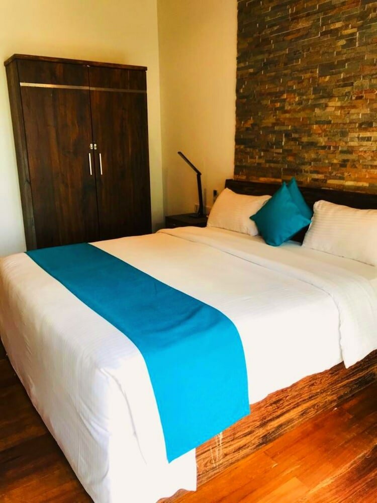 Фото R Degrees - Ambalangoda