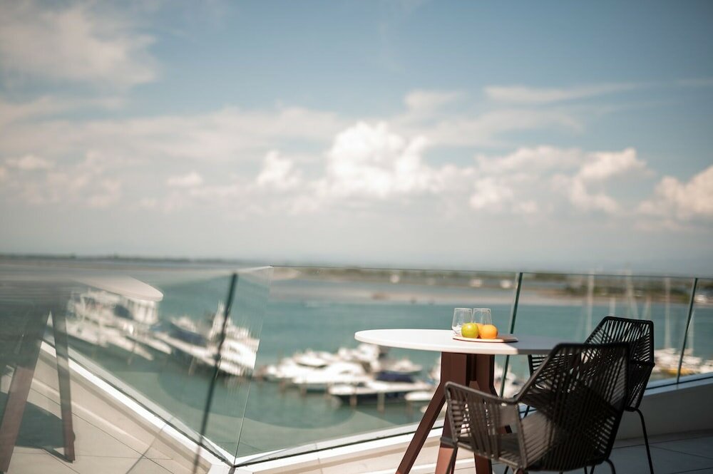 Фото Laguna Faro Suites - Adults Only & Free Beach