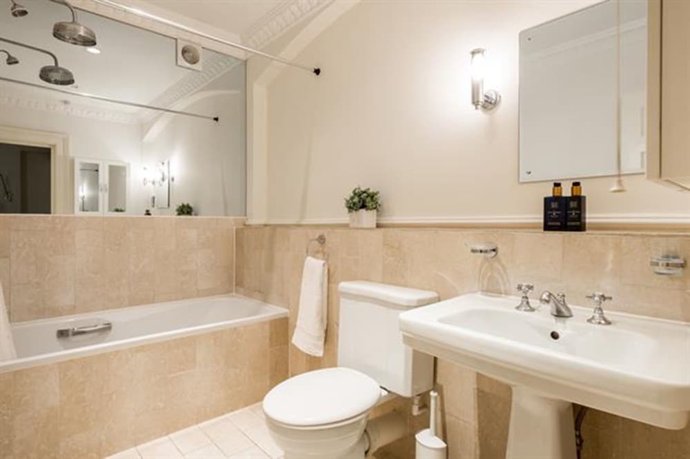 Фото Cleveland Square Mansions