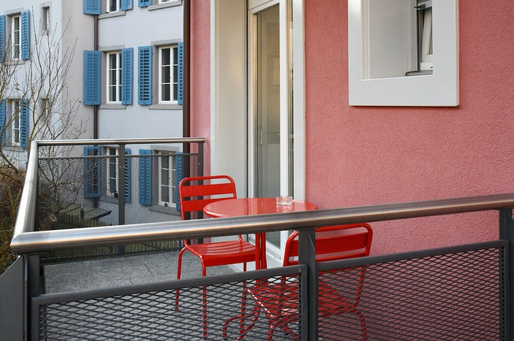 Фото Swiss Star California