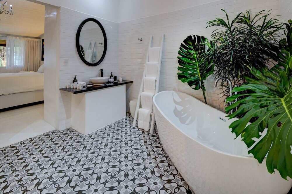 Фото Gigi Brown Suites Puerto Viejo