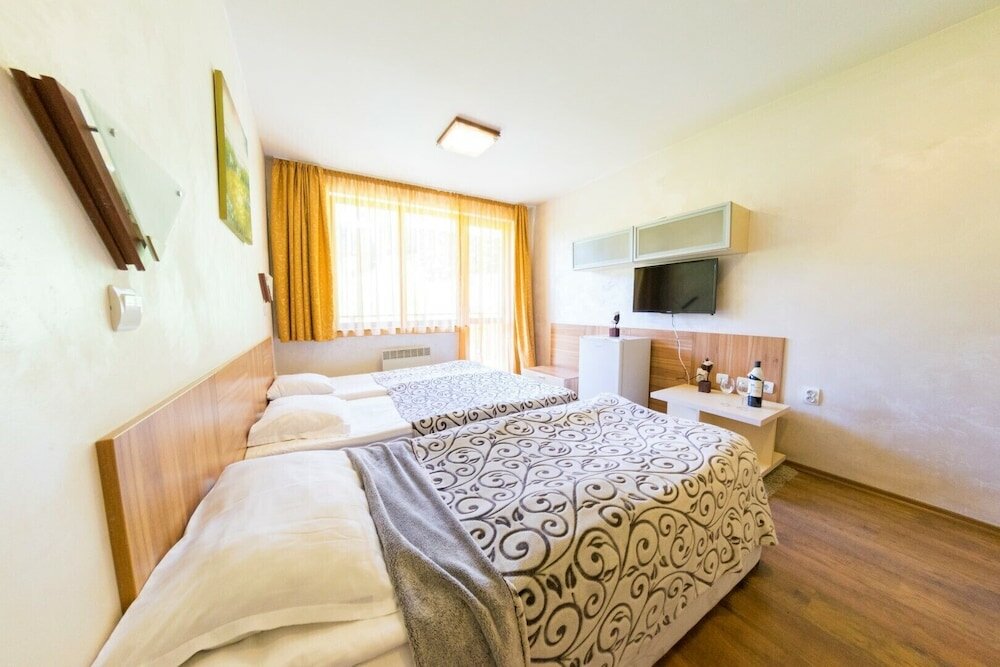 Фото Forest Nook Aparthotel