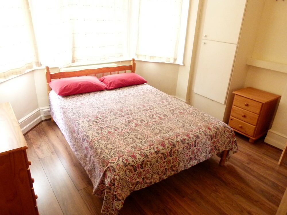 Фото Ss Property Hub - Family Apartment Barons Court