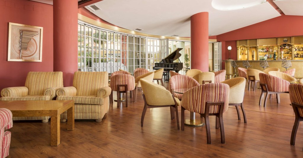 Фото Hotel Ilunion Alcora Sevilla