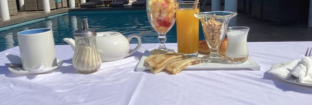 Фото Ikopa Hôtel