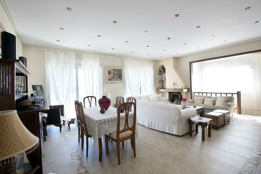 Фото Spacious villa at Ilia Edipsou