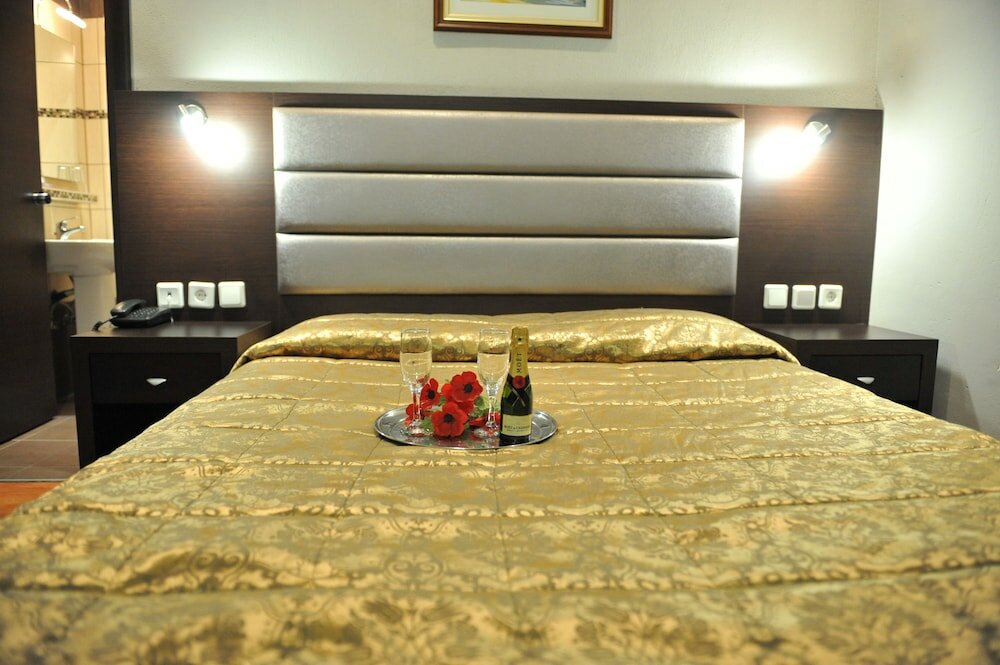 Фото Hotel Emporiko