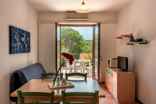 Апартаменты Glorious Residence Le Pavoncelle one Bedroom Sleeps Four Child Num1450