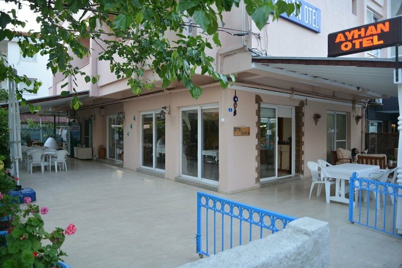 Гостиница Ayhan Otel в Чешме