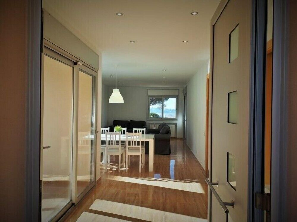 Фото Chalet con piscina y vistas a 10min de la playa de Blanes