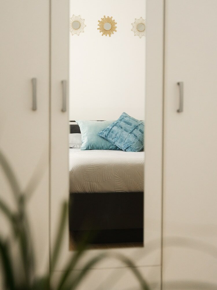 Фото Golden Teal