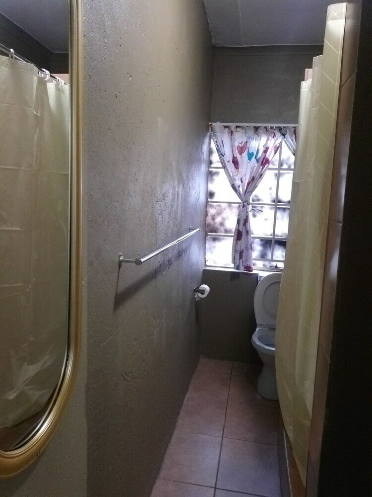 Фото Self Catering Studio Cottage