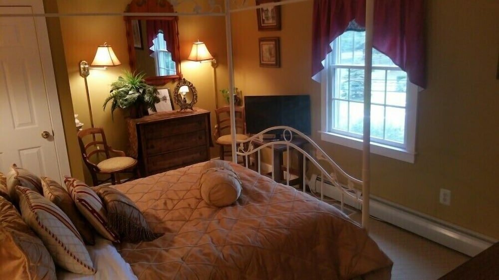 Фото Pineapple Hill Inn Bed & Breakfast