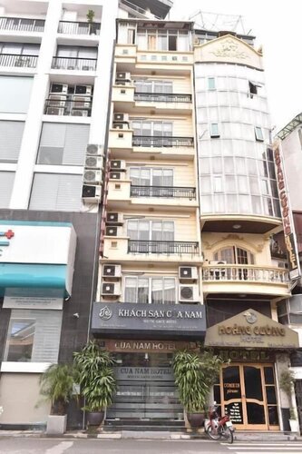 South Gate Hotel
