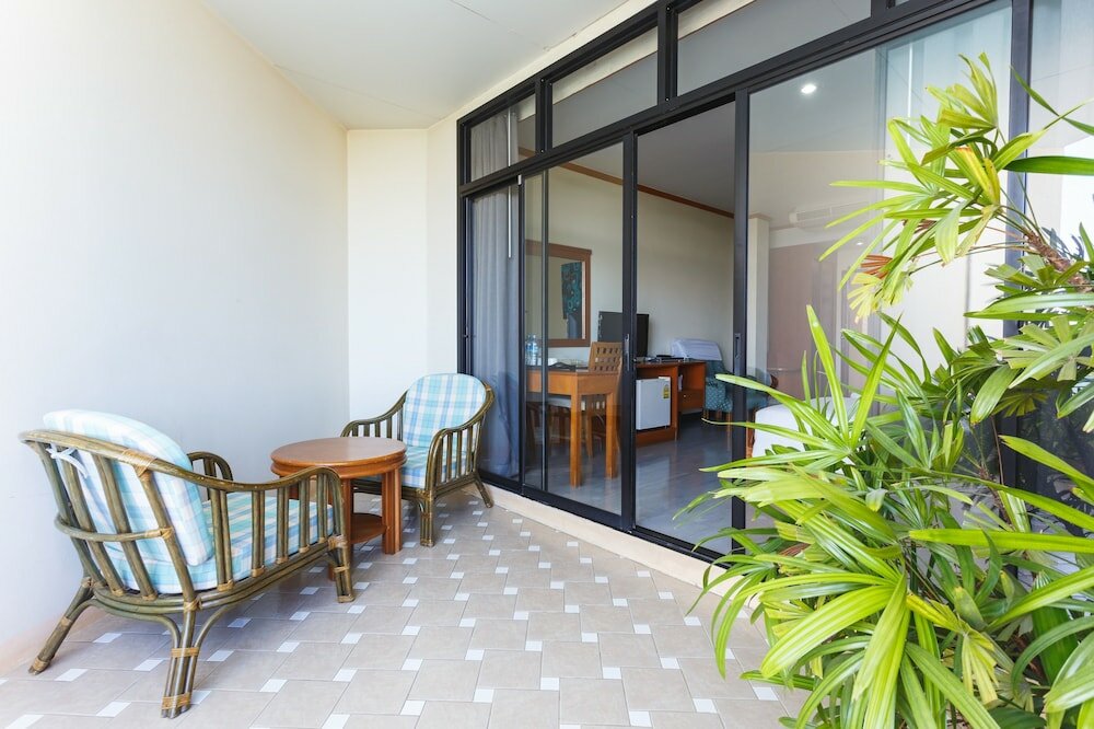 Фото Surin Majestic Hotel