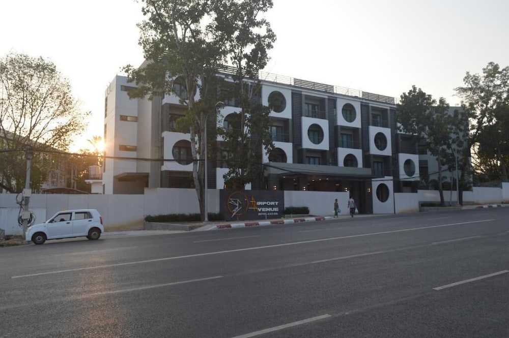 Фото Airport Avenue Hotel