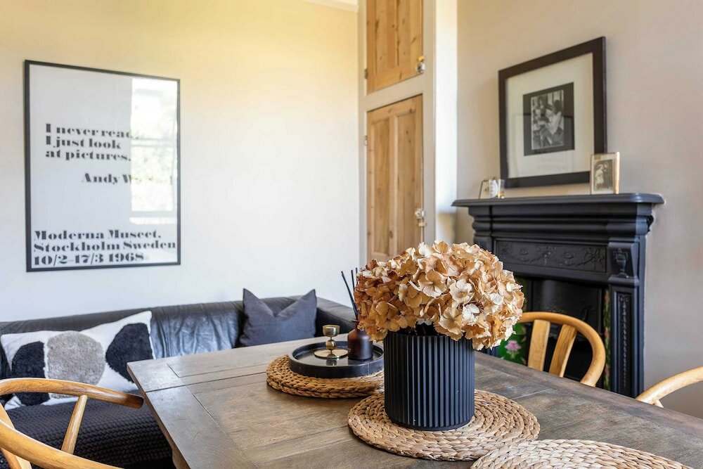 Фото Tooting's Charming Victorian Garden Hideaway