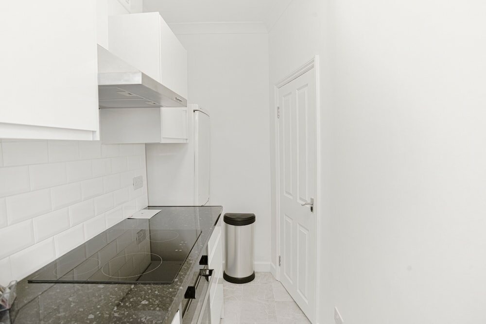 Фото Studio & One Bedroom Apartment in Euston