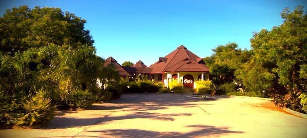 Фото HillPark Hotel - Tiwi Beach