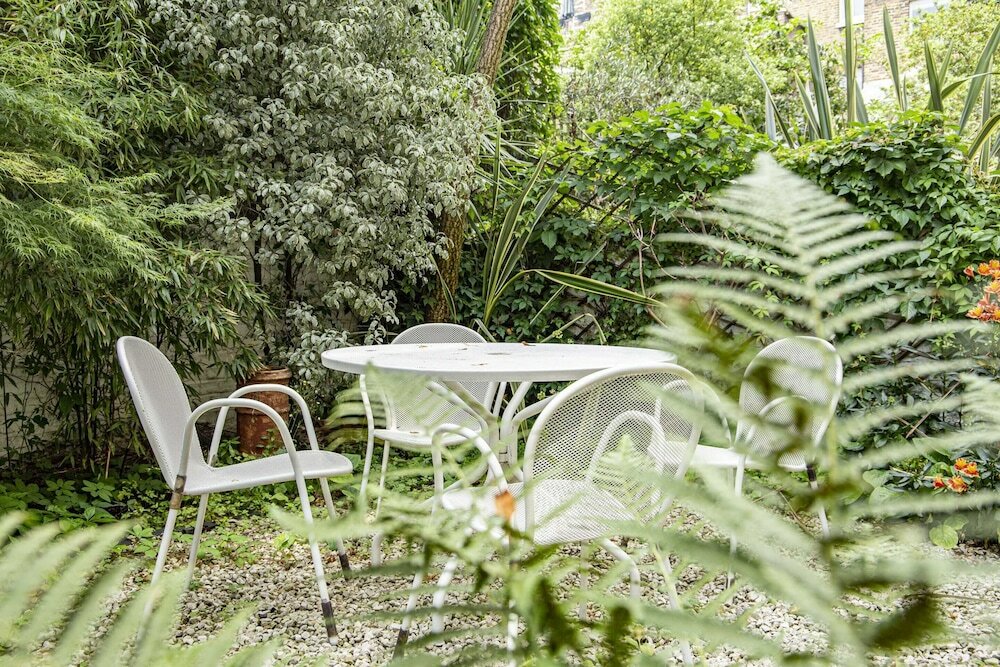 Фото Bright Chelsea Garden Nest