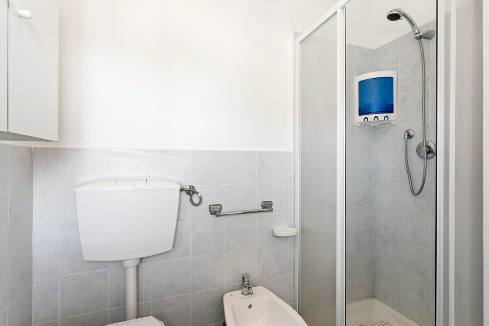 Фото Roomy And Bright Apartment With Balconies X6