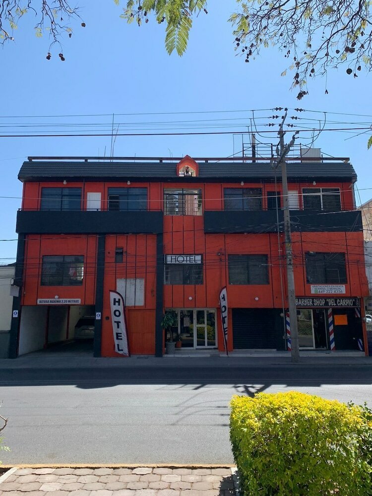 Фото отеля 1