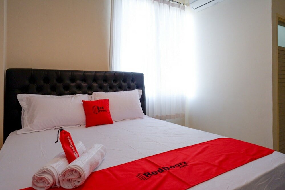 Фото RedDoorz near Millenium Waterpark Palu