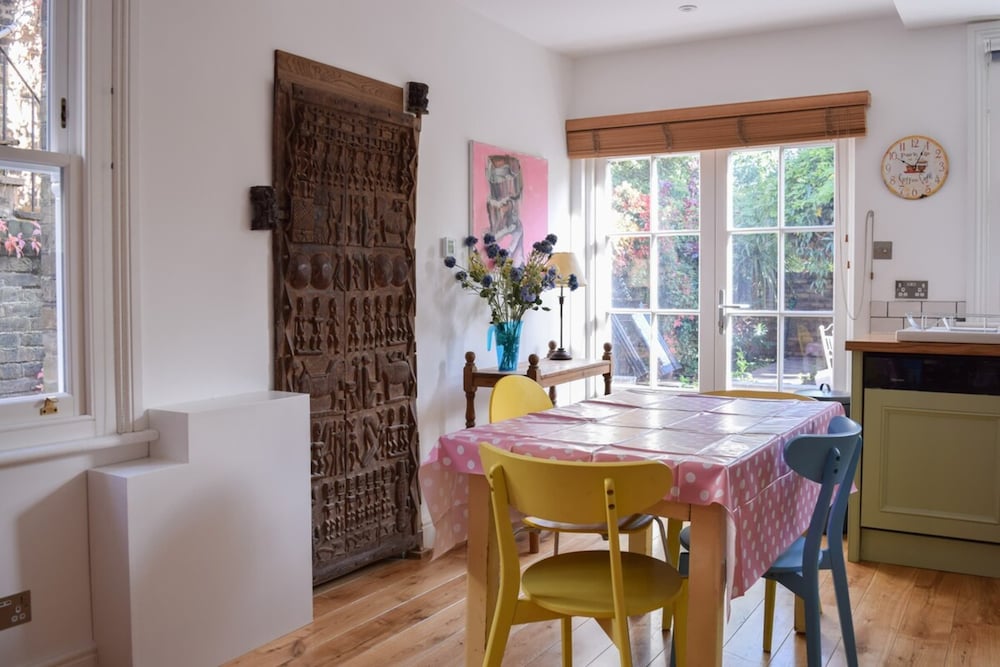 Фото Charming 3-bedroom Garden Flat In Edwardian Terrace