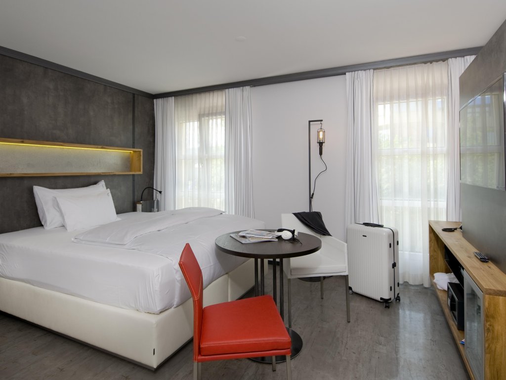 Фото отеля 2