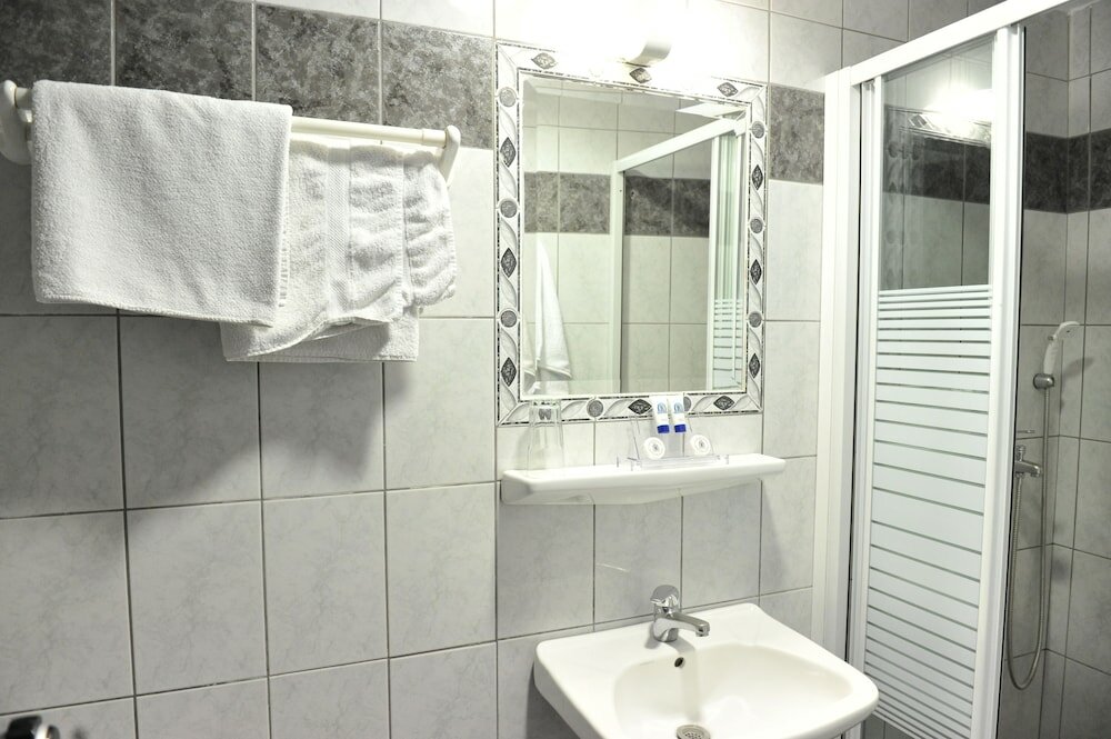 Фото Hotel Emporiko