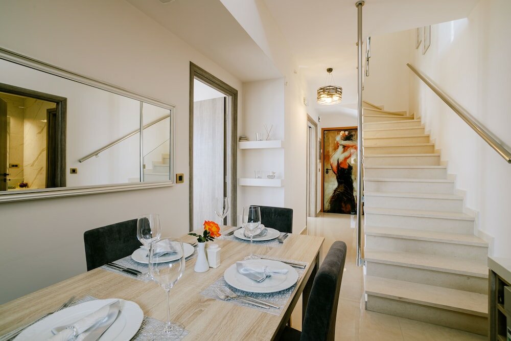 Фото The Three Graces