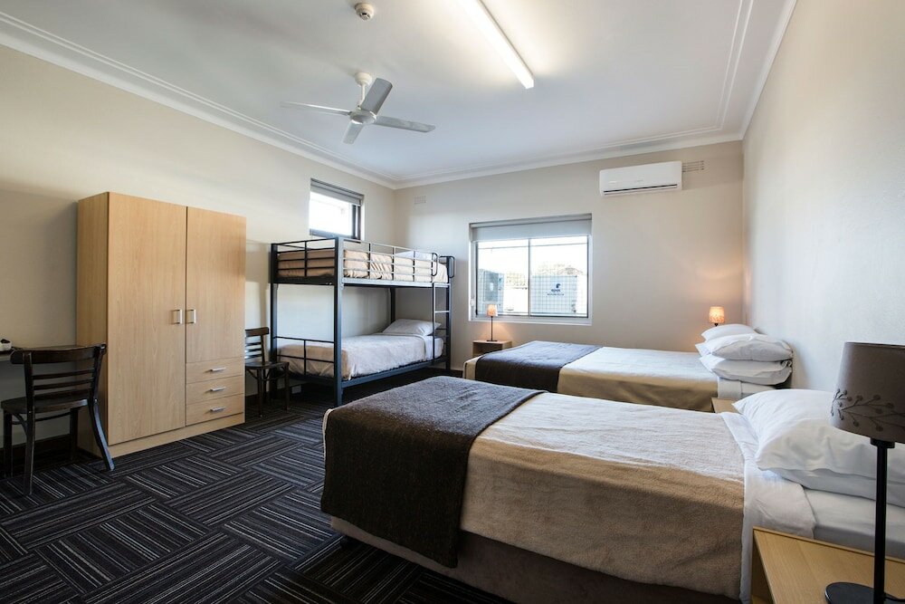 Фото Toongabbie Hotel