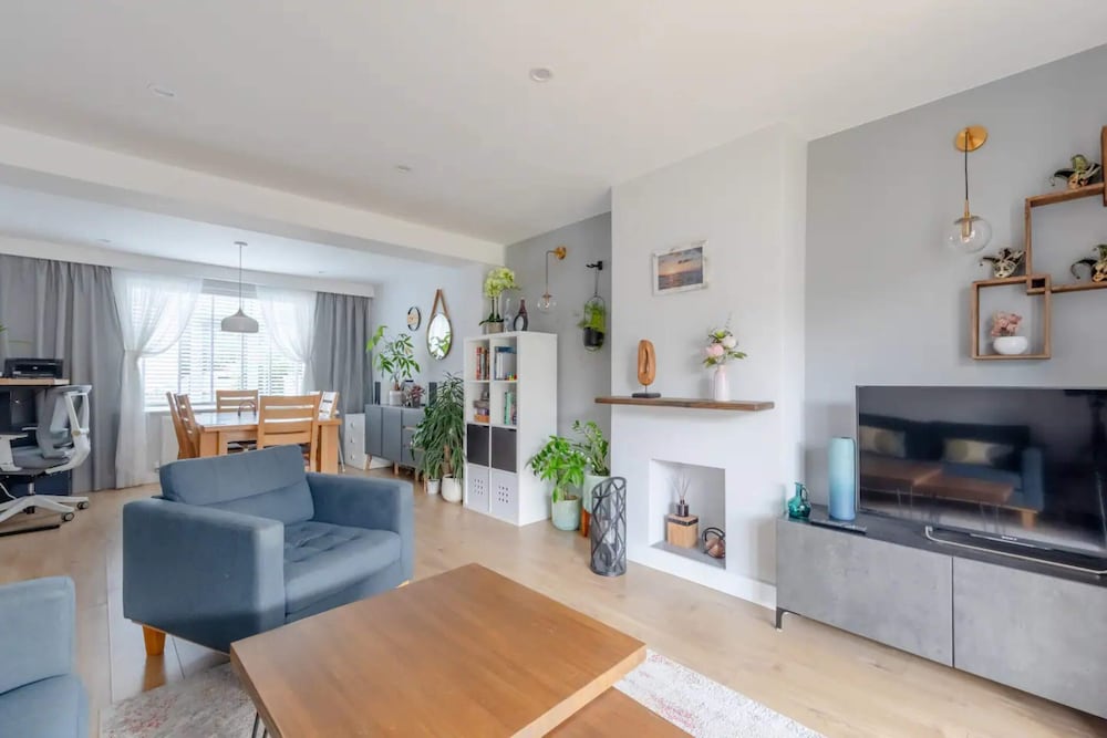Фото Modern & Spacious 3bd House - Canning Town