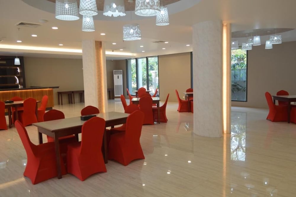 Фото Airport Avenue Hotel