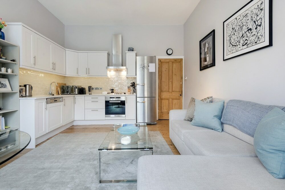 Фото Contemporary Clapham Home Near Wandsworth Common