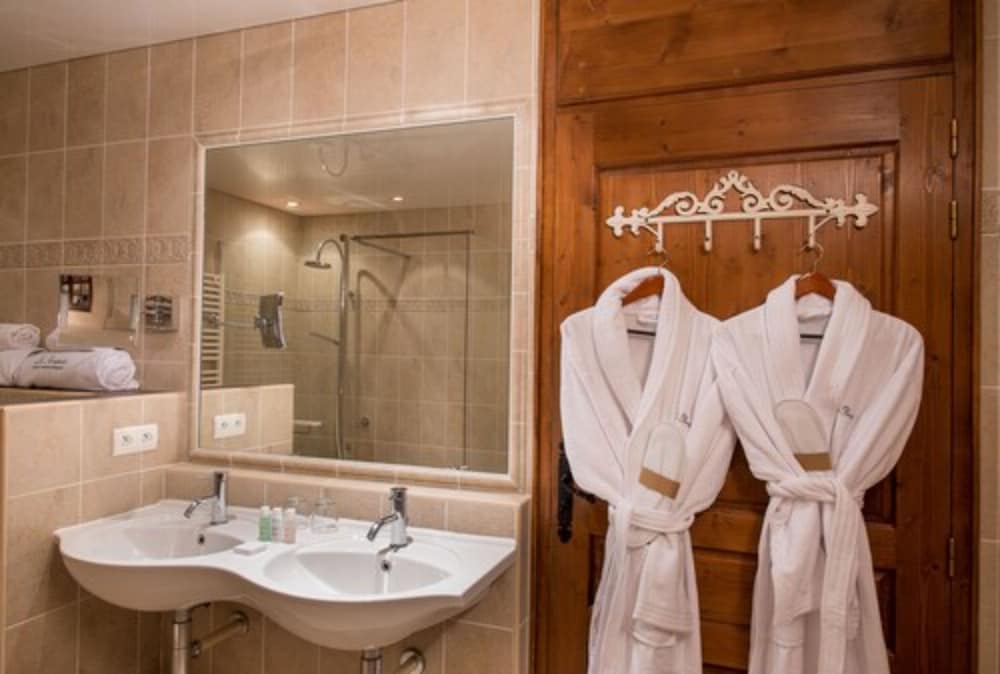 Фото Les Remparts Hôtels et Demeures Historiques